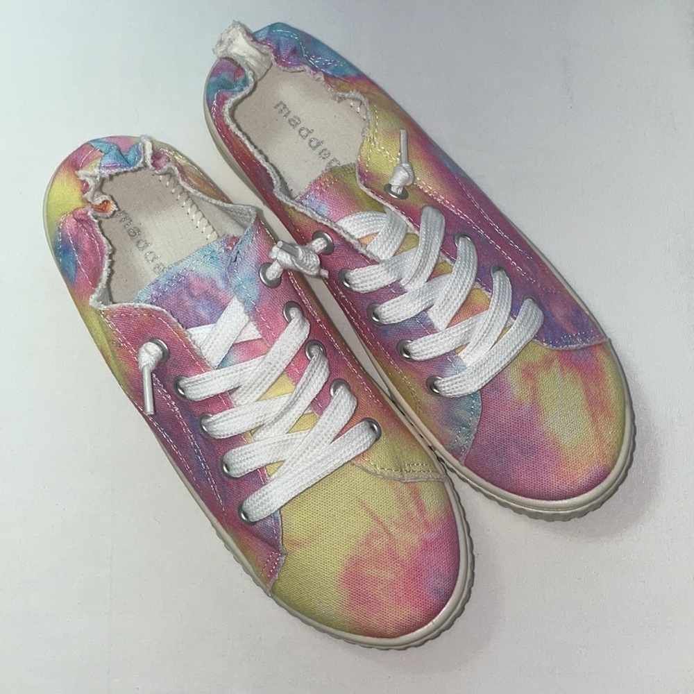 New Women’s Madden Girl Tie Dye Lace Up Slip On Sneakers - Picture 3 of 13